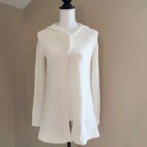 New York & Company Cream Hooded Cardigan.
Size Small
EUC